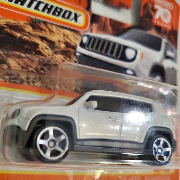 2019 Jeep Renegade Matchbox Car Diecast Metallic White Pearl Shortcard - Picture 4 of 11